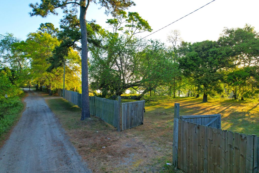 Photo of 1022 Justin Avenue, Charleston, SC 29407 (MLS # 26009250)