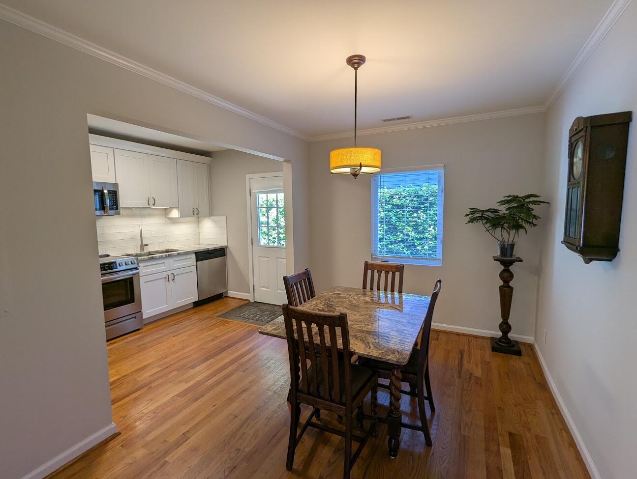 21 Hester Street 8