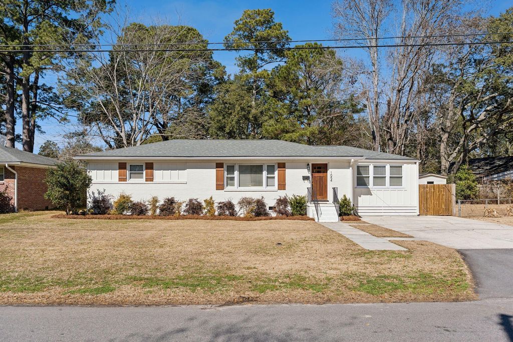 Photo of 1054 Keats Road, Charleston, SC 29407 (MLS # 26004302)