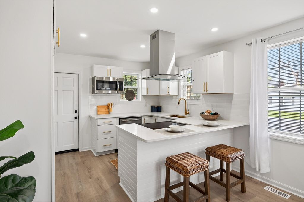 Photo of 940 Sycamore Avenue, Charleston, SC 29407 (MLS # 26008259)