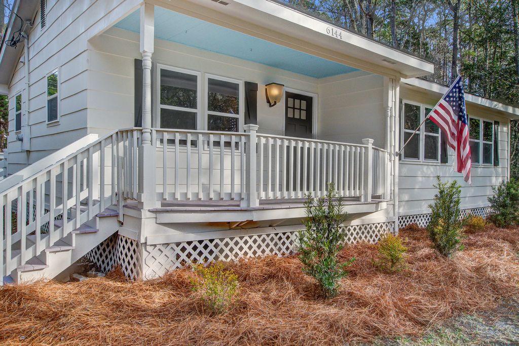 Photo of 6144 Smith Road, Ravenel, SC 29470 (MLS # 26002252)