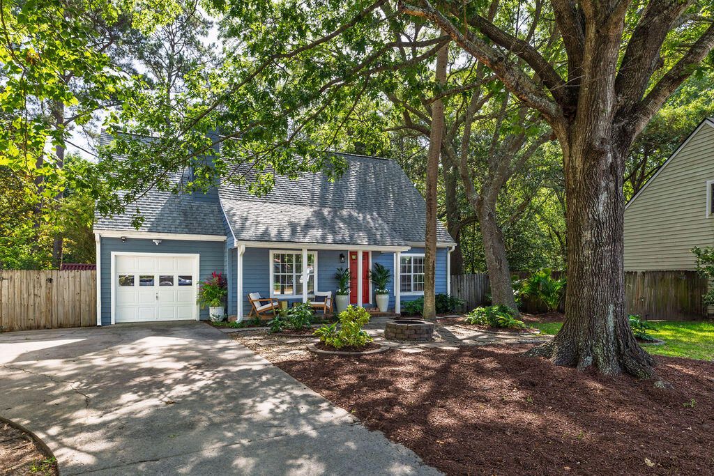 Photo of 1408 School House Road, Mount Pleasant, SC 29464 (MLS # 26015248)