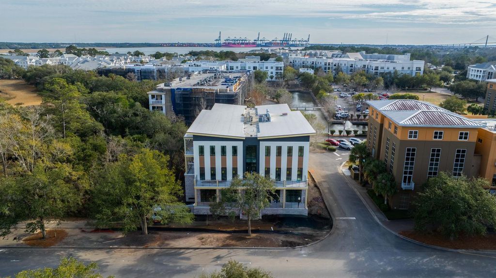 Photo of 211 Seven Farms Drive #302, Charleston, SC 29492 (MLS # 26003754)