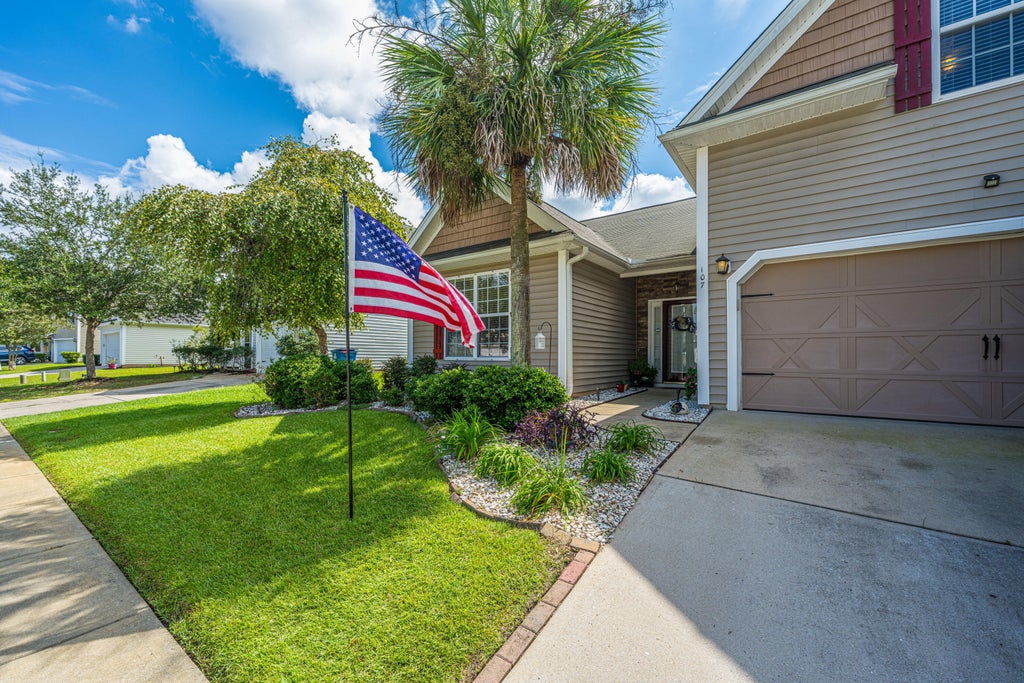 Photo of 107 Roadster Row, Summerville, SC 29483 (MLS # 26027832)