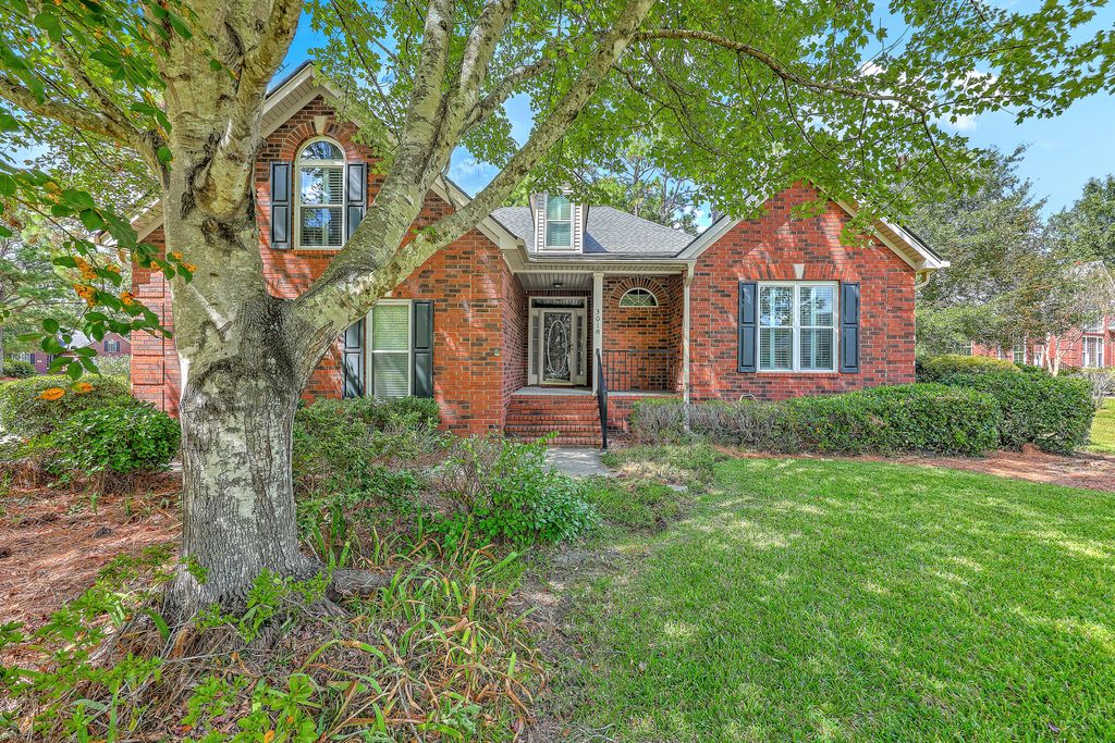 Photo of 301 Bellerive Lane, Summerville, SC 29483 (MLS # 25026768)