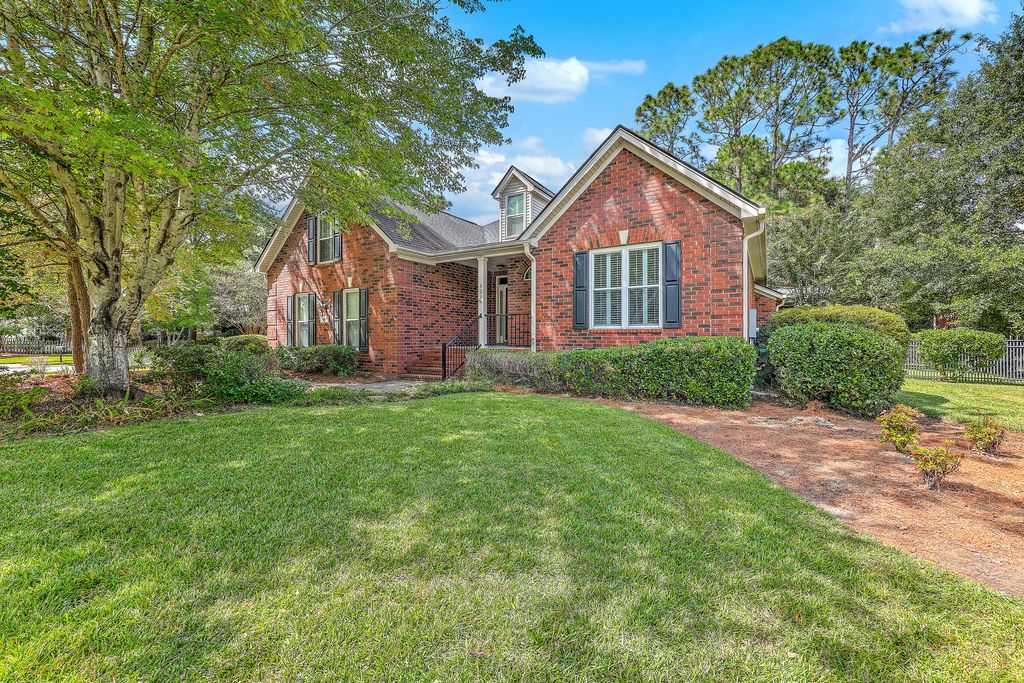 Photo of 301 Bellerive Lane, Summerville, SC 29483 (MLS # 25026768)