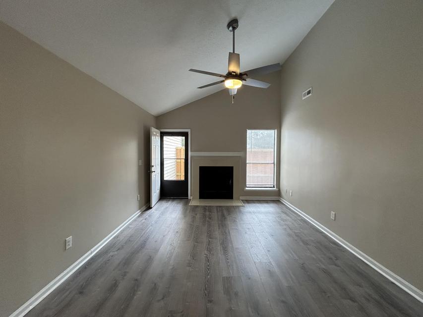 923 E Estates Boulevard Apt E