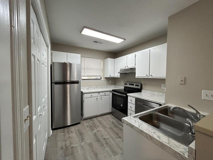 923 E Estates Boulevard Apt E
