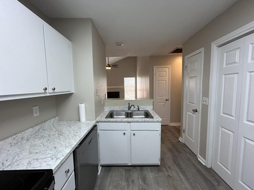 923 E Estates Boulevard Apt E