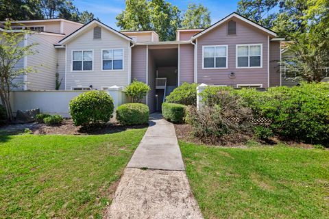 A home in North Charleston