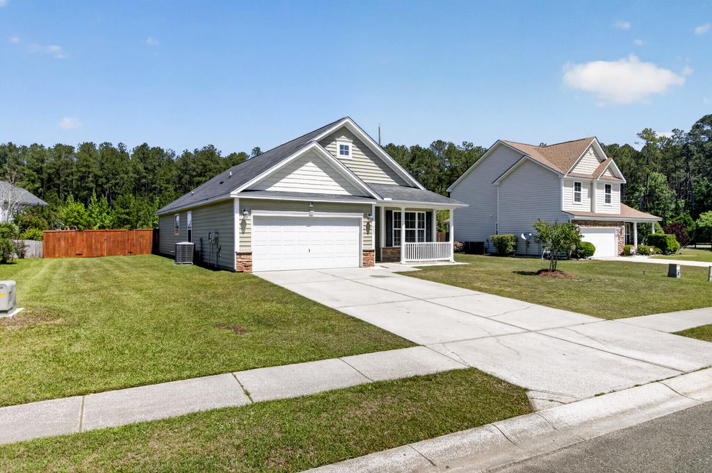 Photo of 1002 Bridlewood Farms Parkway, Ridgeville, SC 29472 (MLS # 26010170)