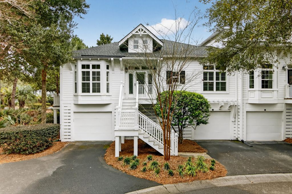 Photo of 1512 Trumpet Vine Court, Mount Pleasant, SC 29464 (MLS # 26003449)