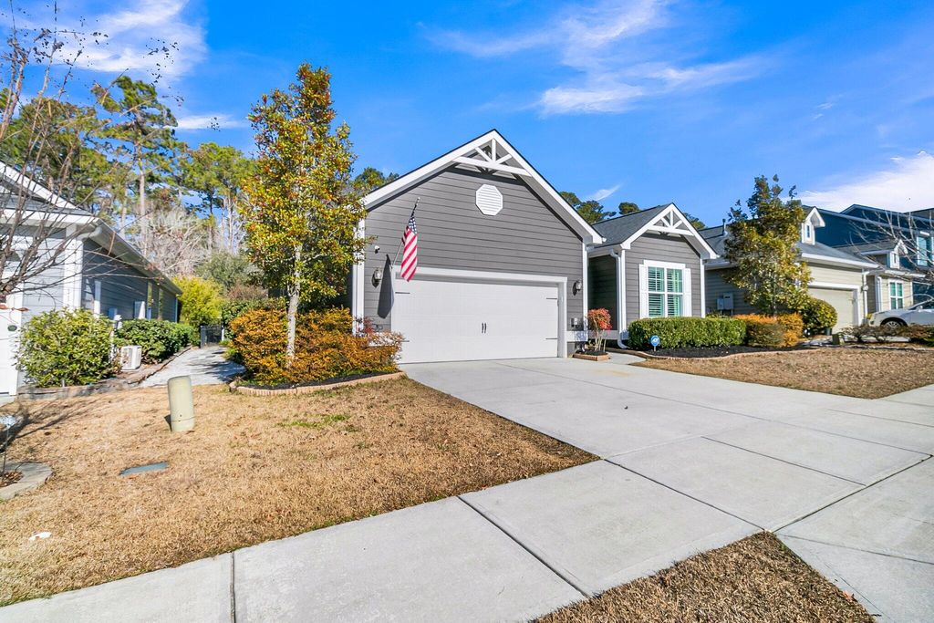 Photo of 112 Riviera Drive, Summerville, SC 29483 (MLS # 26000093)