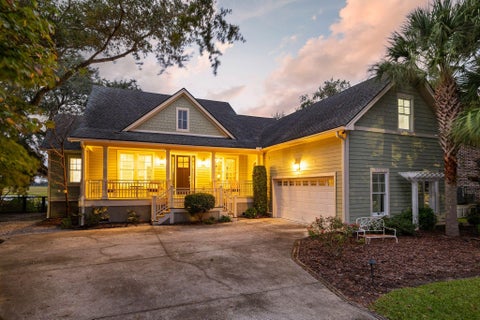 Photo of 823 Colony Drive, Charleston, SC 29407 (MLS # 26027736)