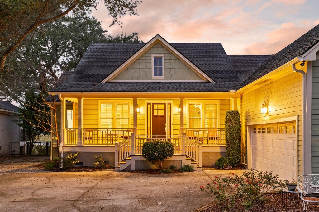 Photo of 823 Colony Drive, Charleston, SC 29407 (MLS # 26027736)