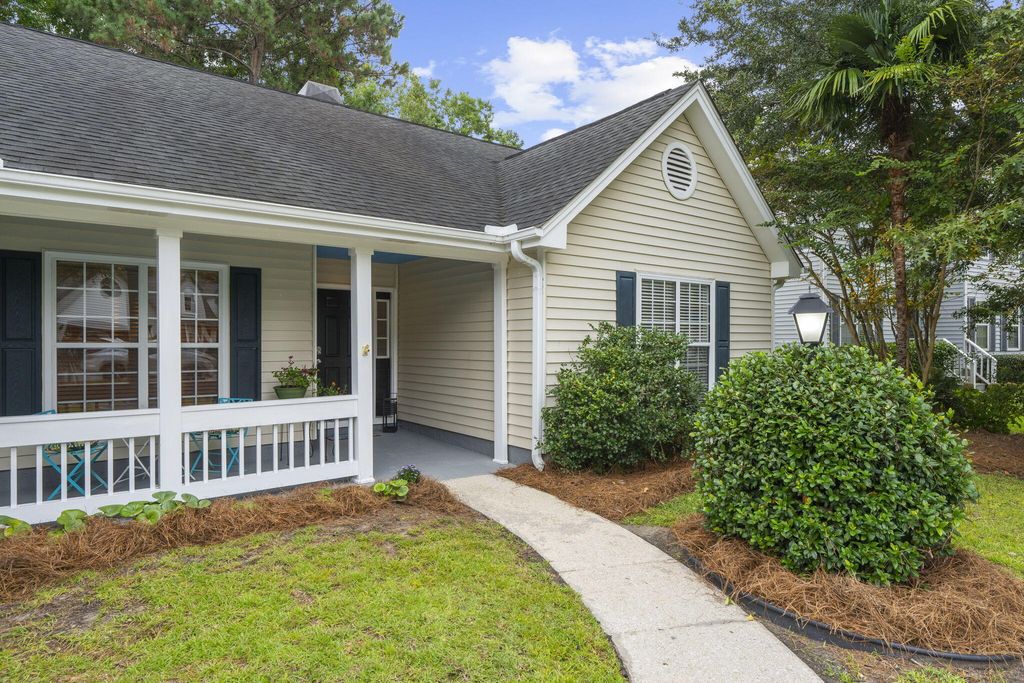Photo of 1557 Glen Erin Drive, Mount Pleasant, SC 29464 (MLS # 25024974)