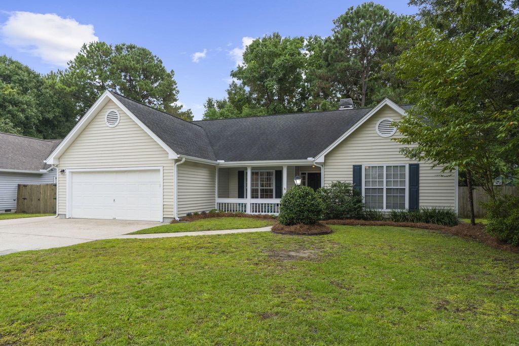 Photo of 1557 Glen Erin Drive, Mount Pleasant, SC 29464 (MLS # 25024974)