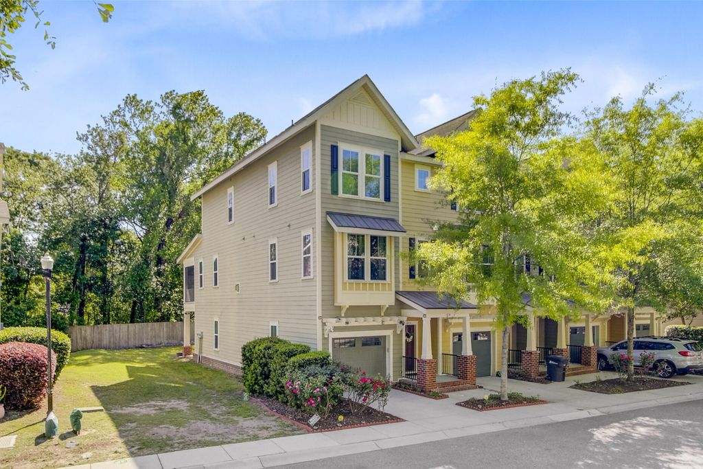 Photo of 1215 Dingle Road, Mount Pleasant, SC 29466 (MLS # 25027848)