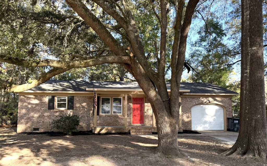 Photo of 121 English Road, Summerville, SC 29483 (MLS # 25033021)