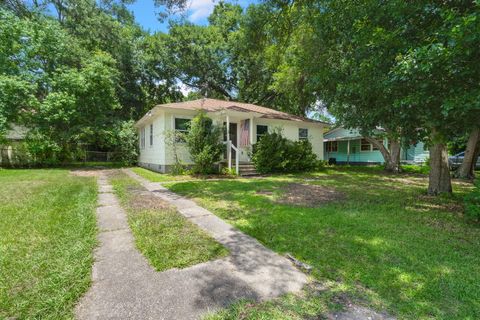 A home in North Charleston