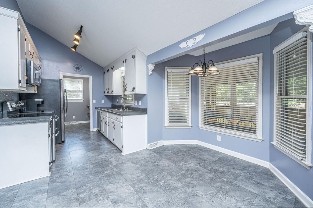 Photo of 295 Forest CIR, Summerville, SC 29483 (MLS # 26014221)