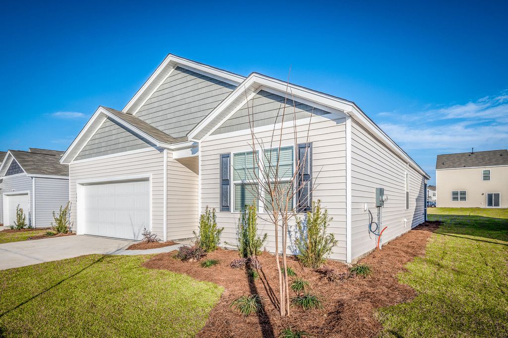 Photo of 186 Lagoona Drive, Summerville, SC 29483 (MLS # 26010136)