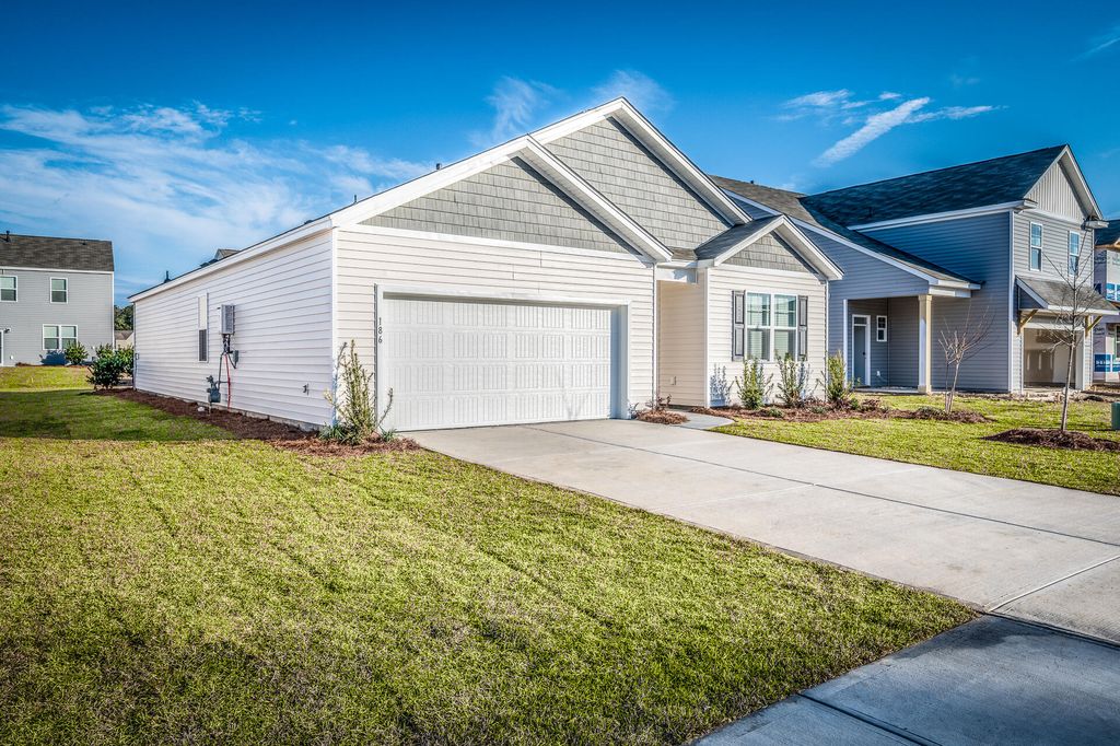 Photo of 186 Lagoona Drive, Summerville, SC 29483 (MLS # 26010136)