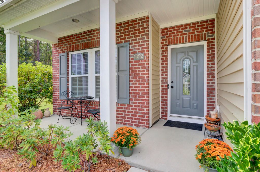 Photo of 1052 Victoria Pointe Lane, Summerville, SC 29485 (MLS # 25026929)