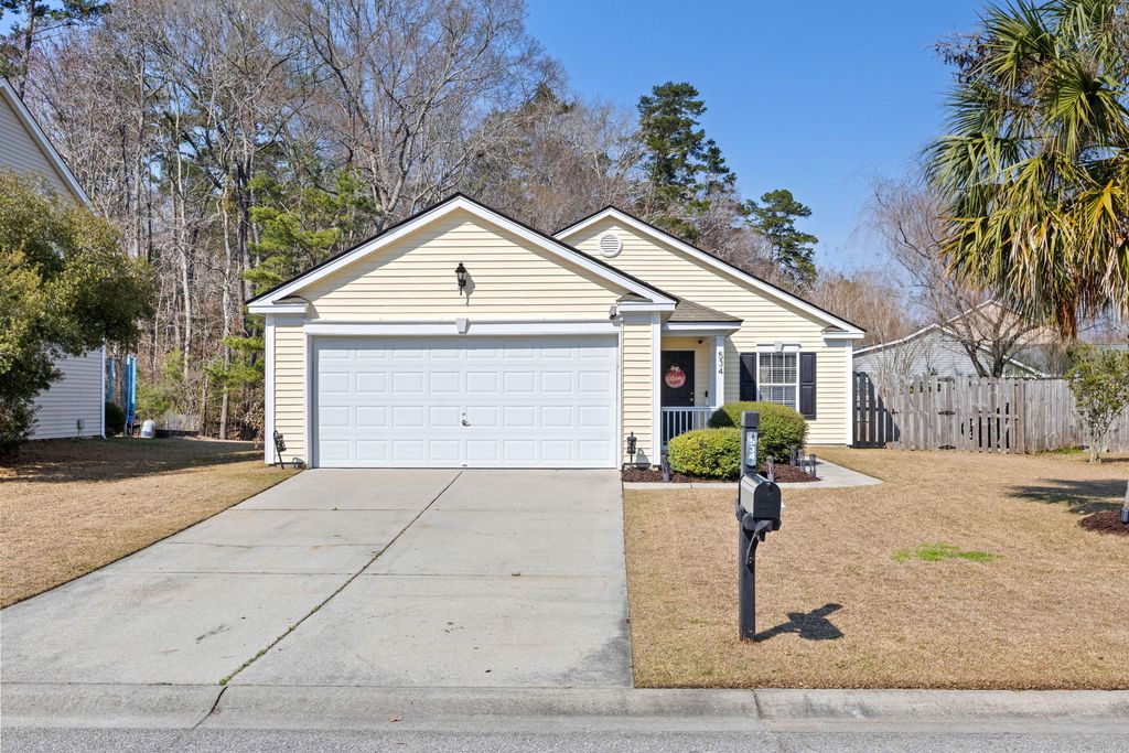 Photo of 534 Beverly Drive, Summerville, SC 29485 (MLS # 26005897)