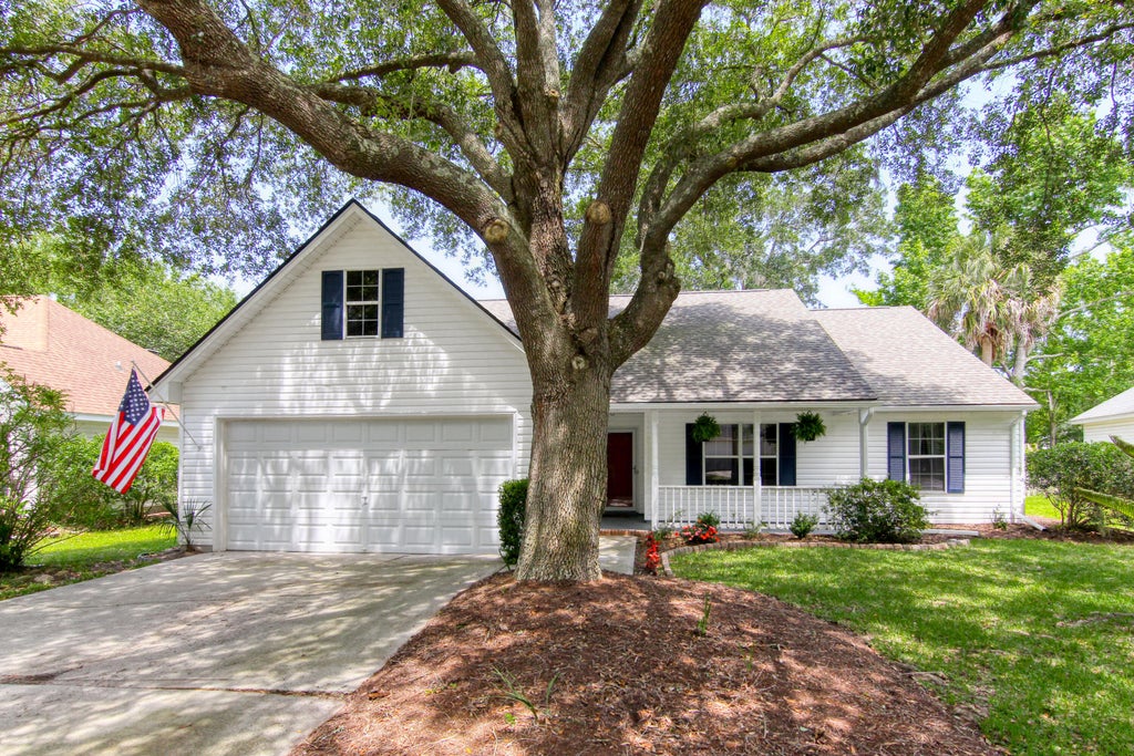 Photo of 1264 Center Lake Drive, Mount Pleasant, SC 29464 (MLS # 26025893)