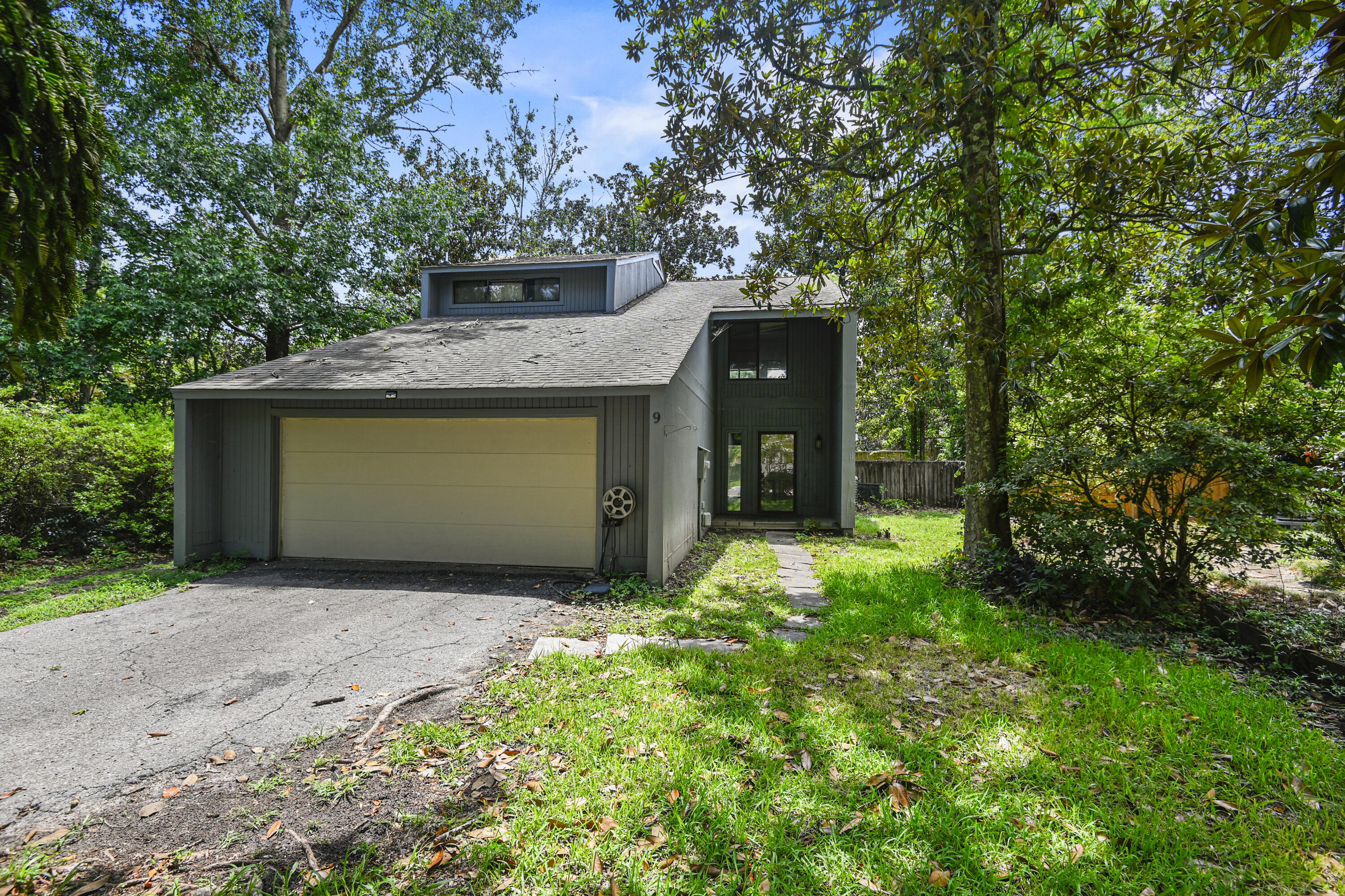 9 Stallion Court