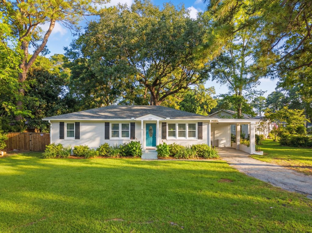 Photo of 227 Stinson Drive, Charleston, SC 29407 (MLS # 26004206)