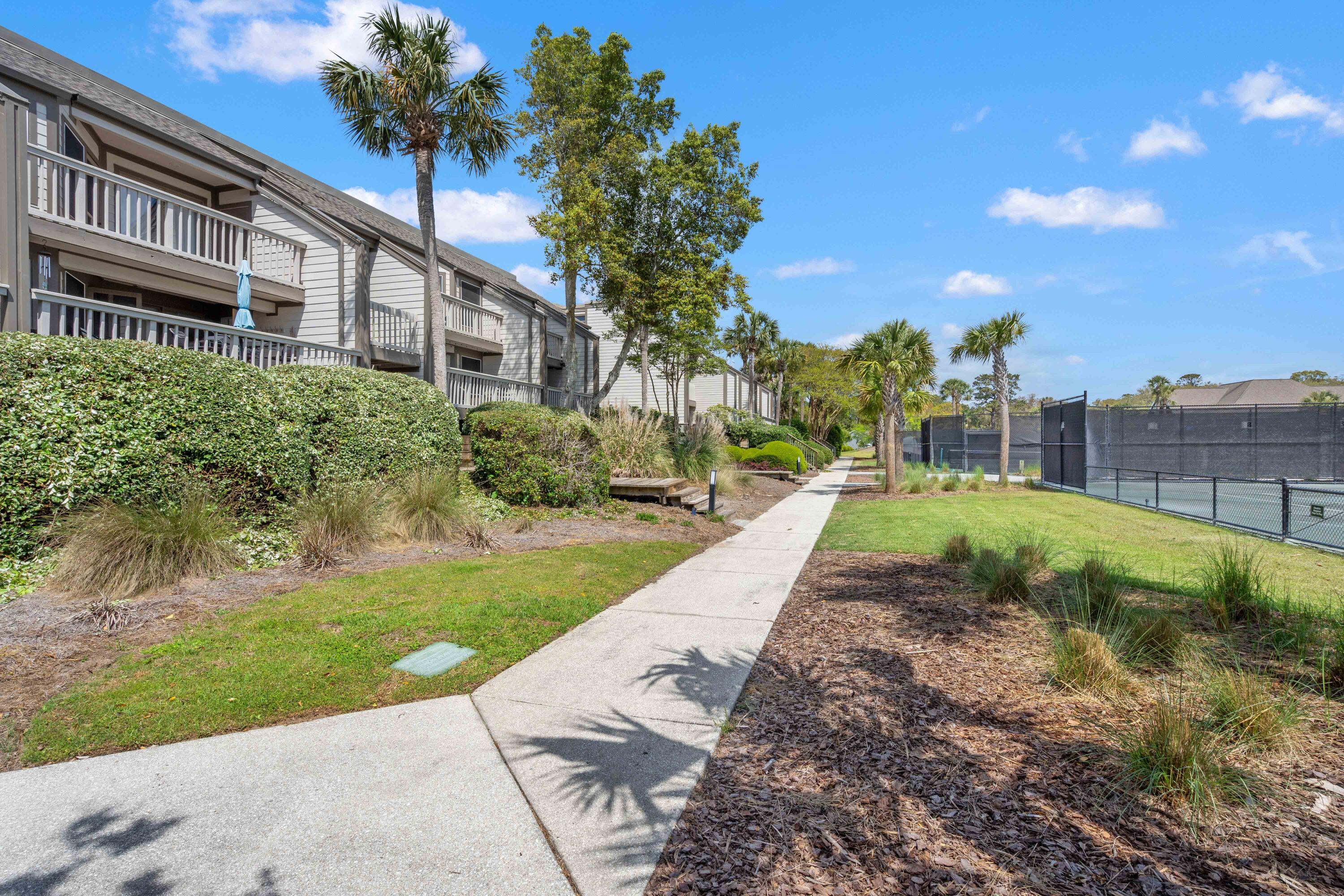 1619 Live Oak Park