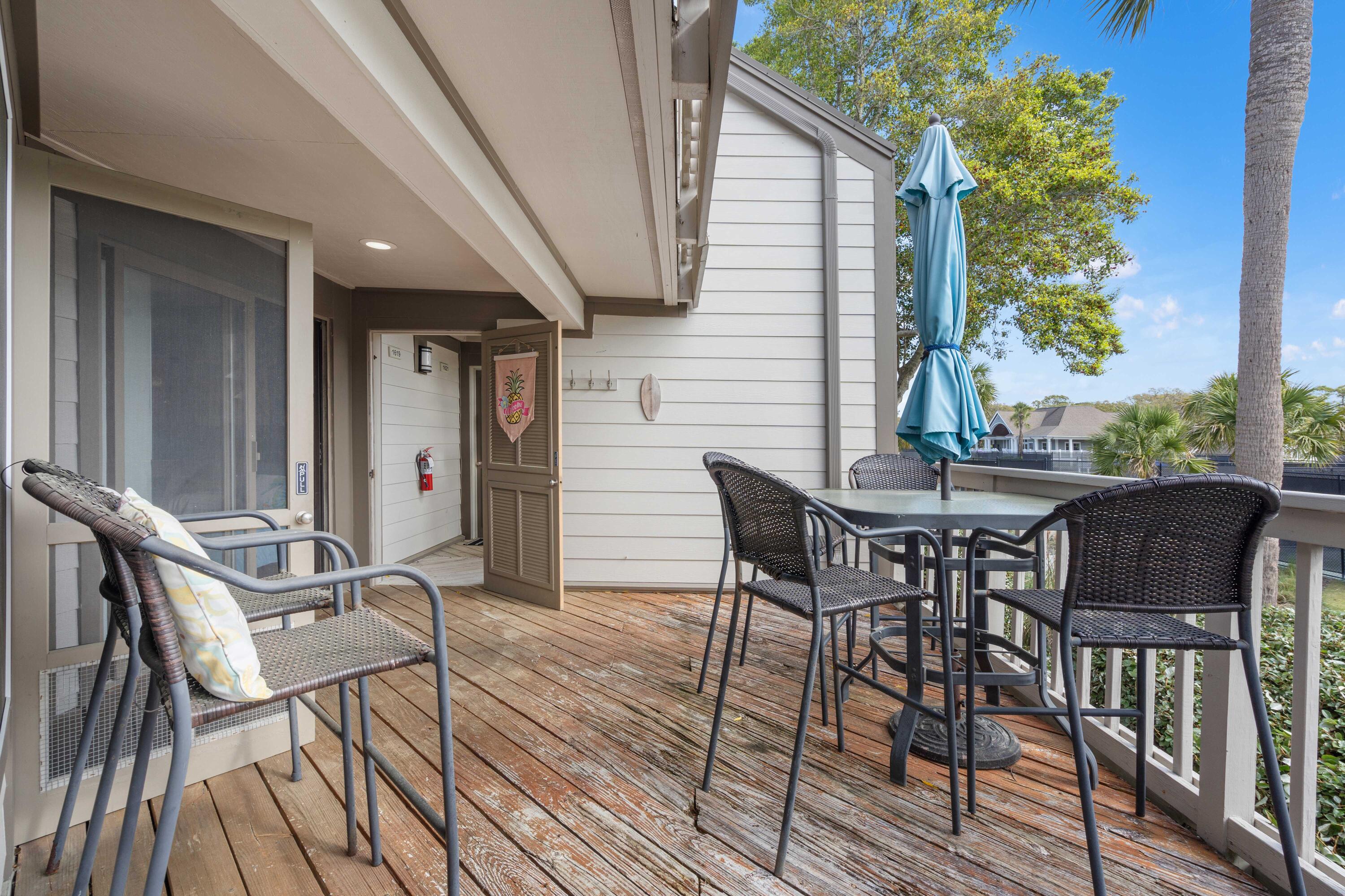 1619 Live Oak Park