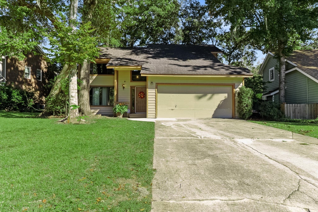 Photo of 301 Anadale Court, North Charleston, SC 29418 (MLS # 26029218)