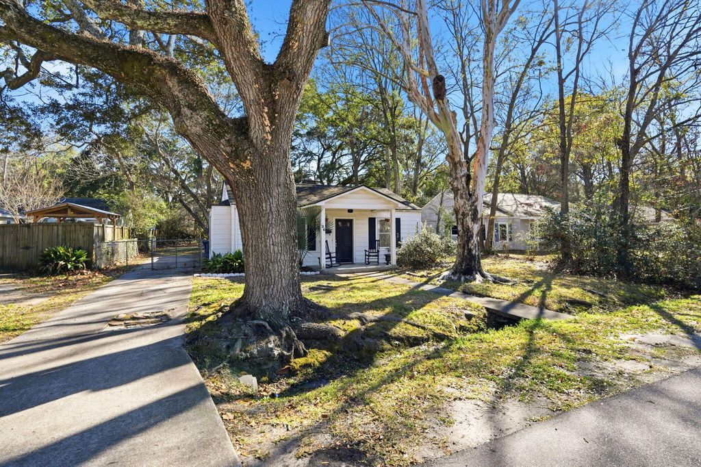 Photo of 26 Anita Drive, Charleston, SC 29407 (MLS # 26001640)