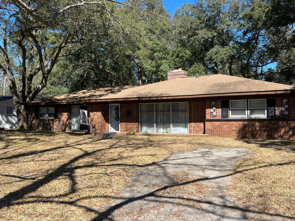 Photo of 111 Newington Road, Summerville, SC 29485 (MLS # 25032673)