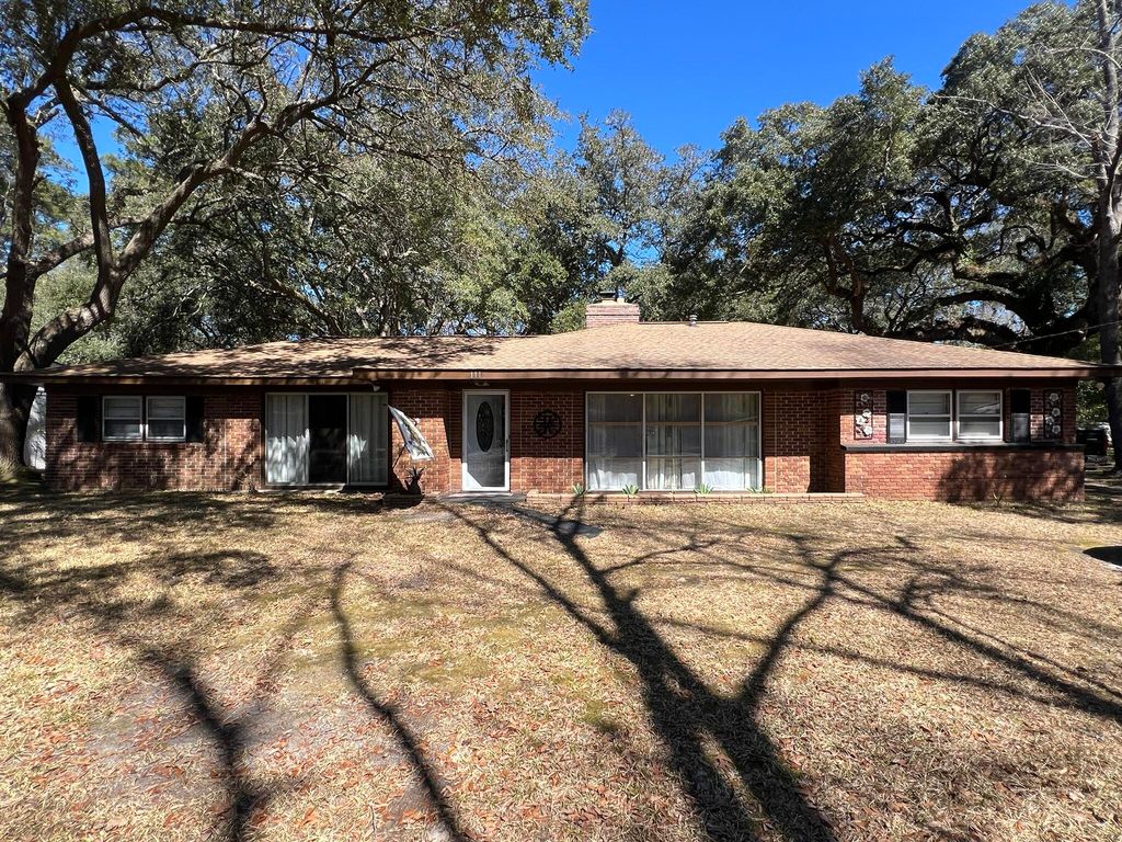 Photo of 111 Newington Road, Summerville, SC 29485 (MLS # 25032673)