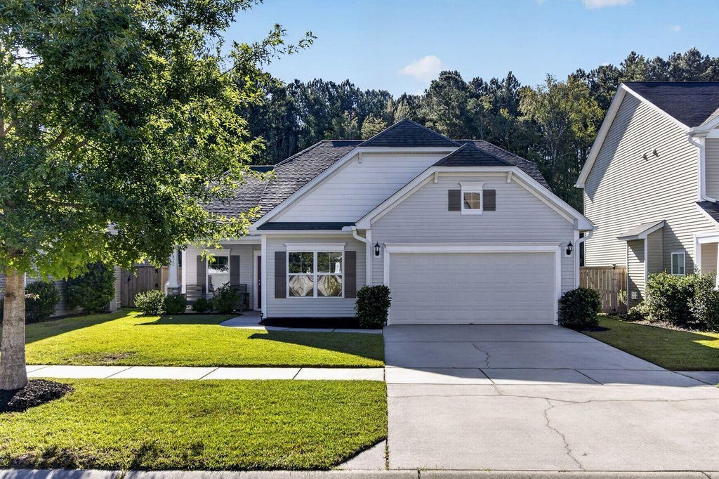 Photo of 215 Saxony Loop, Summerville, SC 29486 (MLS # 26027206)