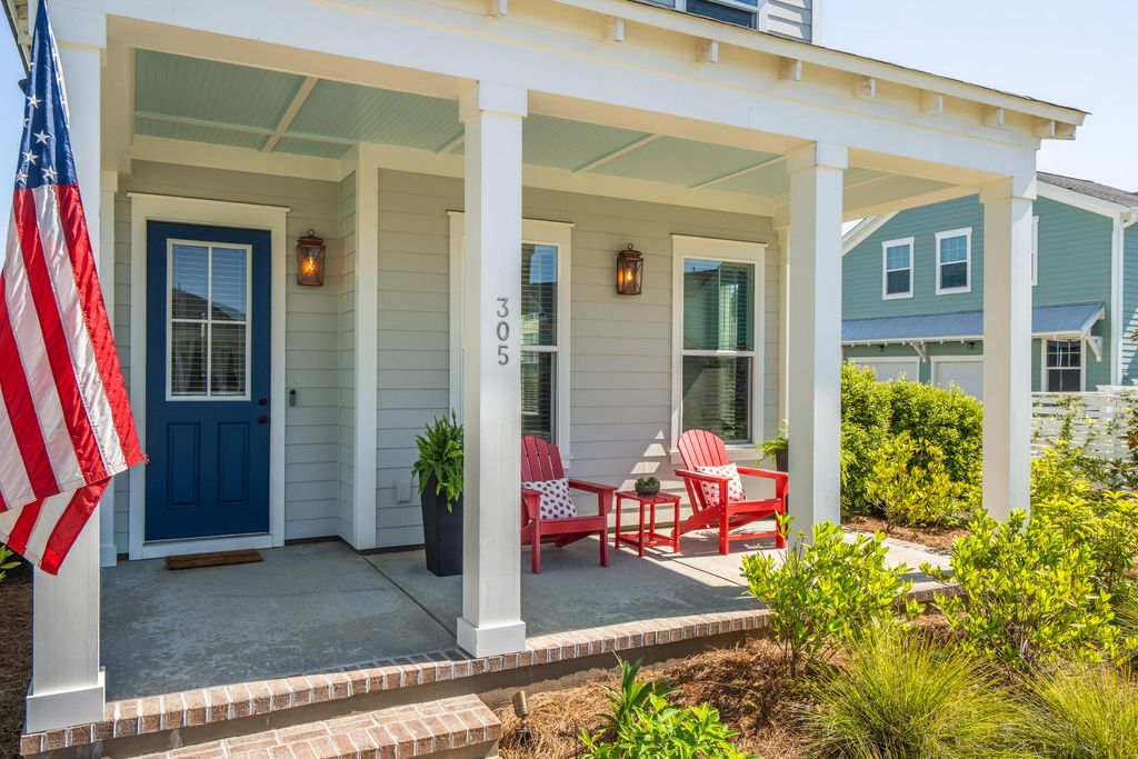 Photo of 305 Eclipse Street, Summerville, SC 29486 (MLS # 26011575)