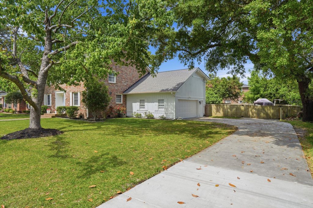 Photo of 2388 Erskine Avenue, Charleston, SC 29414 (MLS # 26010566)