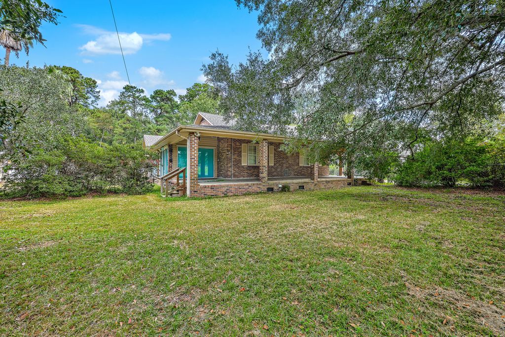Photo of 1229 Central Avenue, Summerville, SC 29483 (MLS # 25026562)