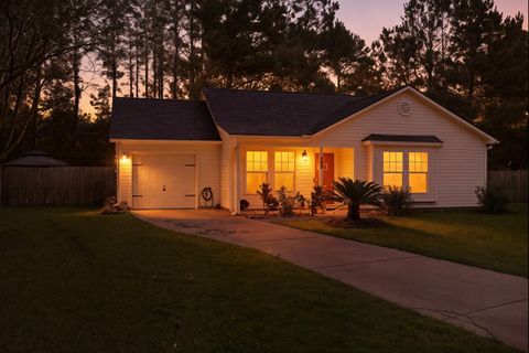 Photo of 105 Cross Tie Court, Summerville, SC 29486 (MLS # 25028178)