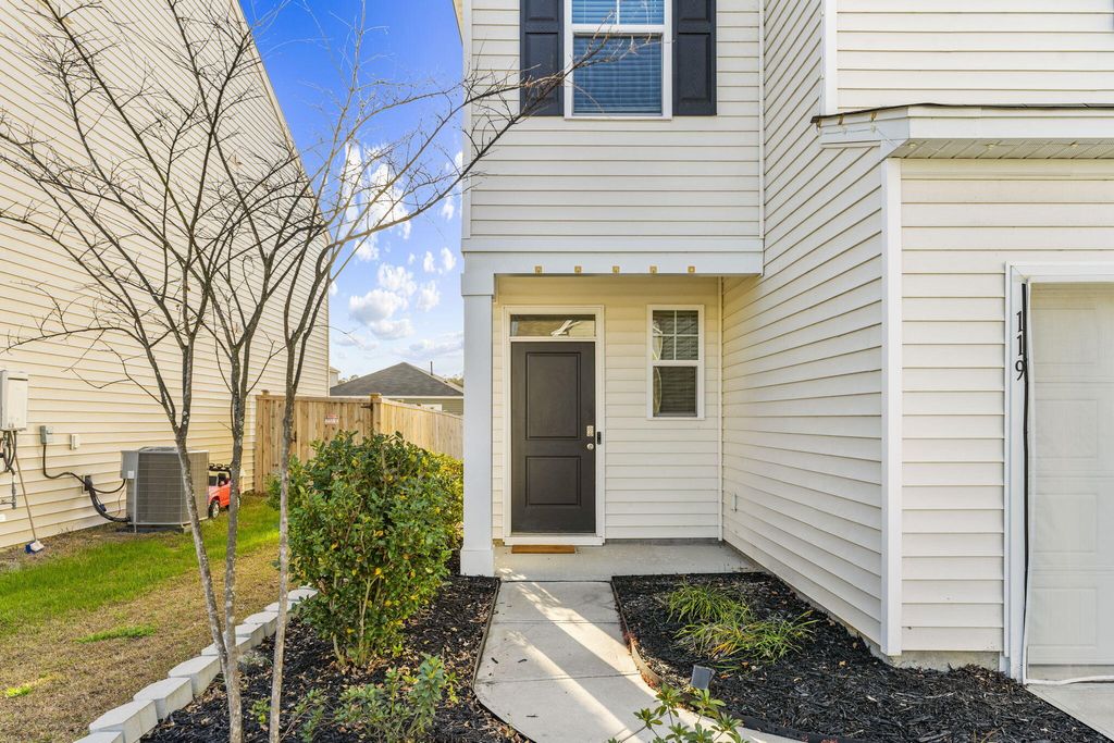 Photo of 119 Green Passage Lane, Summerville, SC 29486 (MLS # 26006772)