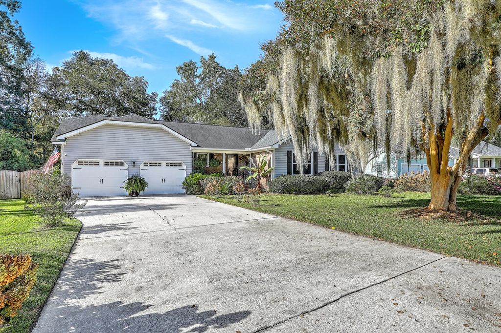 Photo of 106 Mulberry Hill Hl, Summerville, SC 29485 (MLS # 25026873)