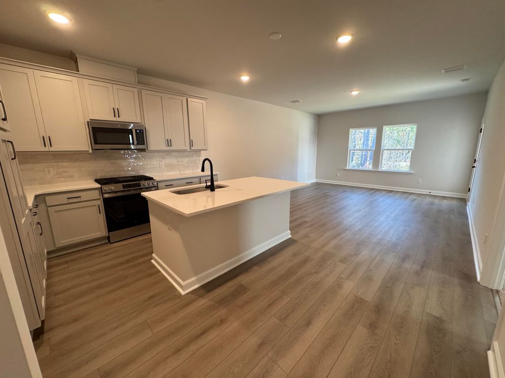 Photo of 946 Dusk Drive, Summerville, SC 29486 (MLS # 25032389)