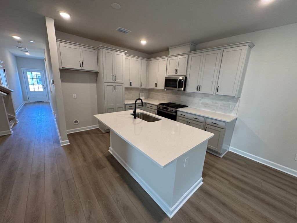 Photo of 946 Dusk Drive, Summerville, SC 29486 (MLS # 25032389)