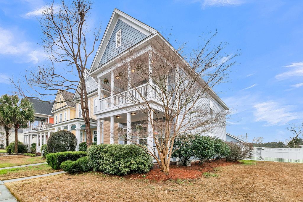 Photo of 100 Hyacinth Street, Summerville, SC 29483 (MLS # 26005648)