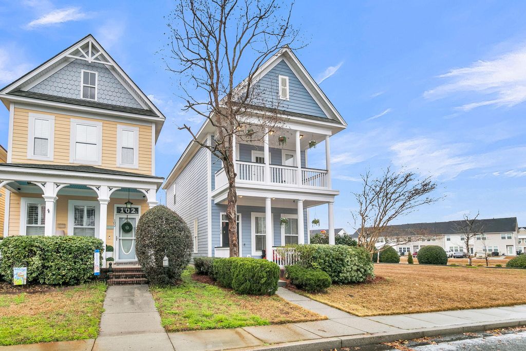 Photo of 100 Hyacinth Street, Summerville, SC 29483 (MLS # 26005648)