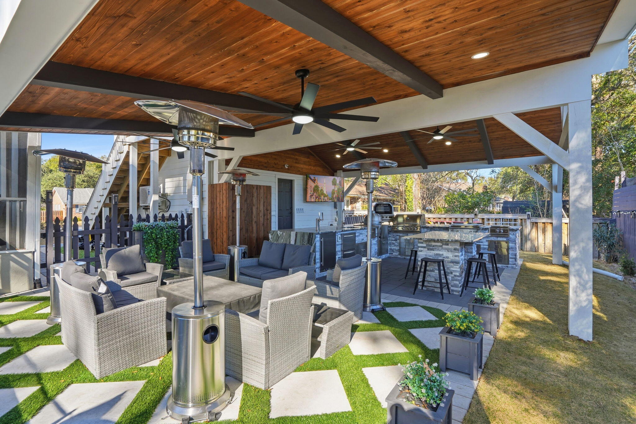 1055 Stonehenge Drive